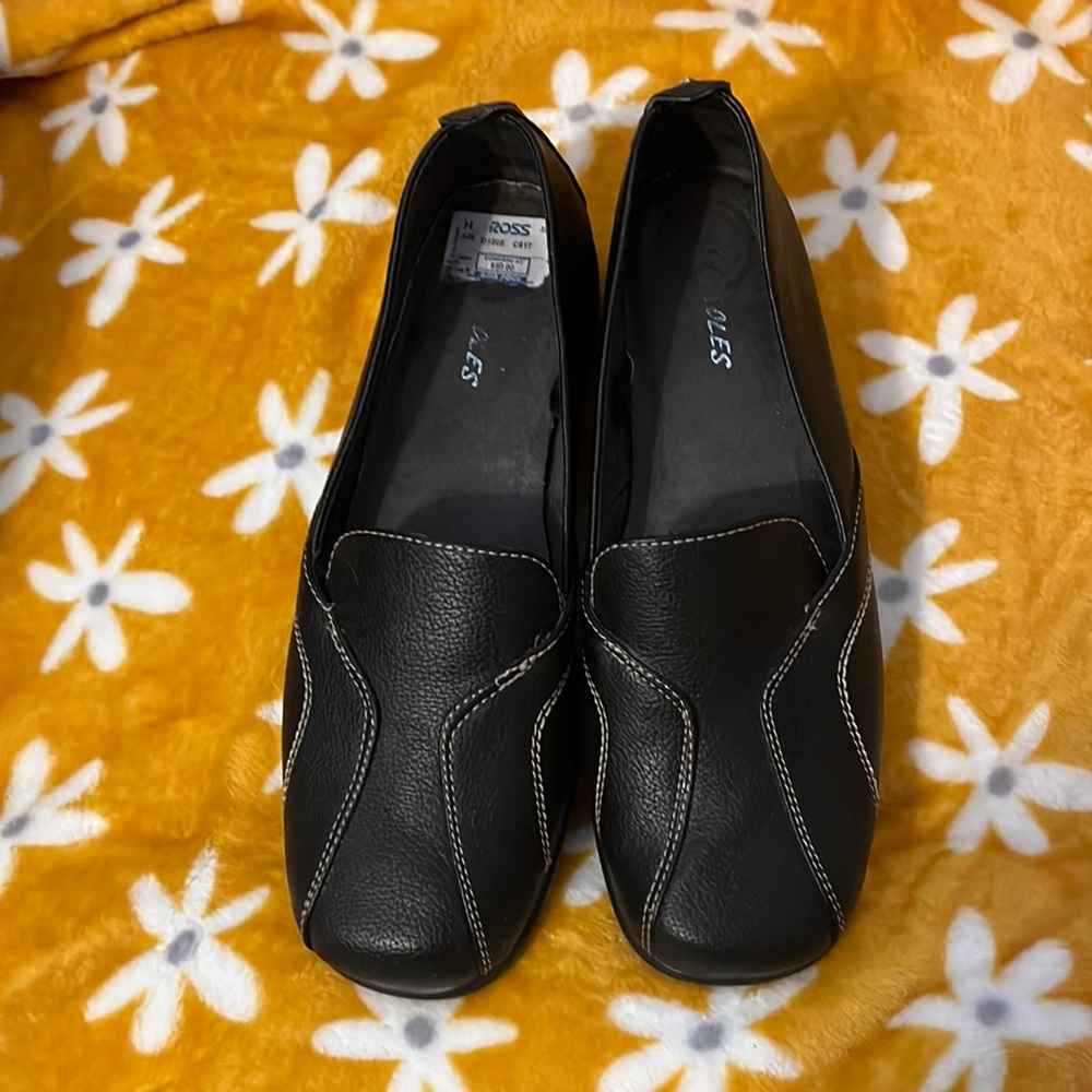 Like new women’s flats